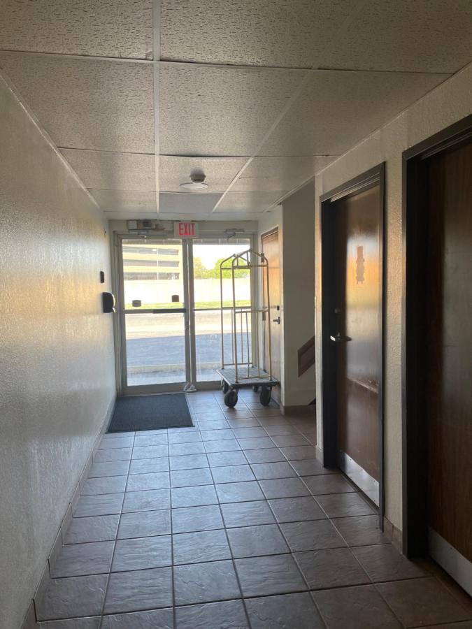 Super 8 By Wyndham Central Tx Hotel 3*