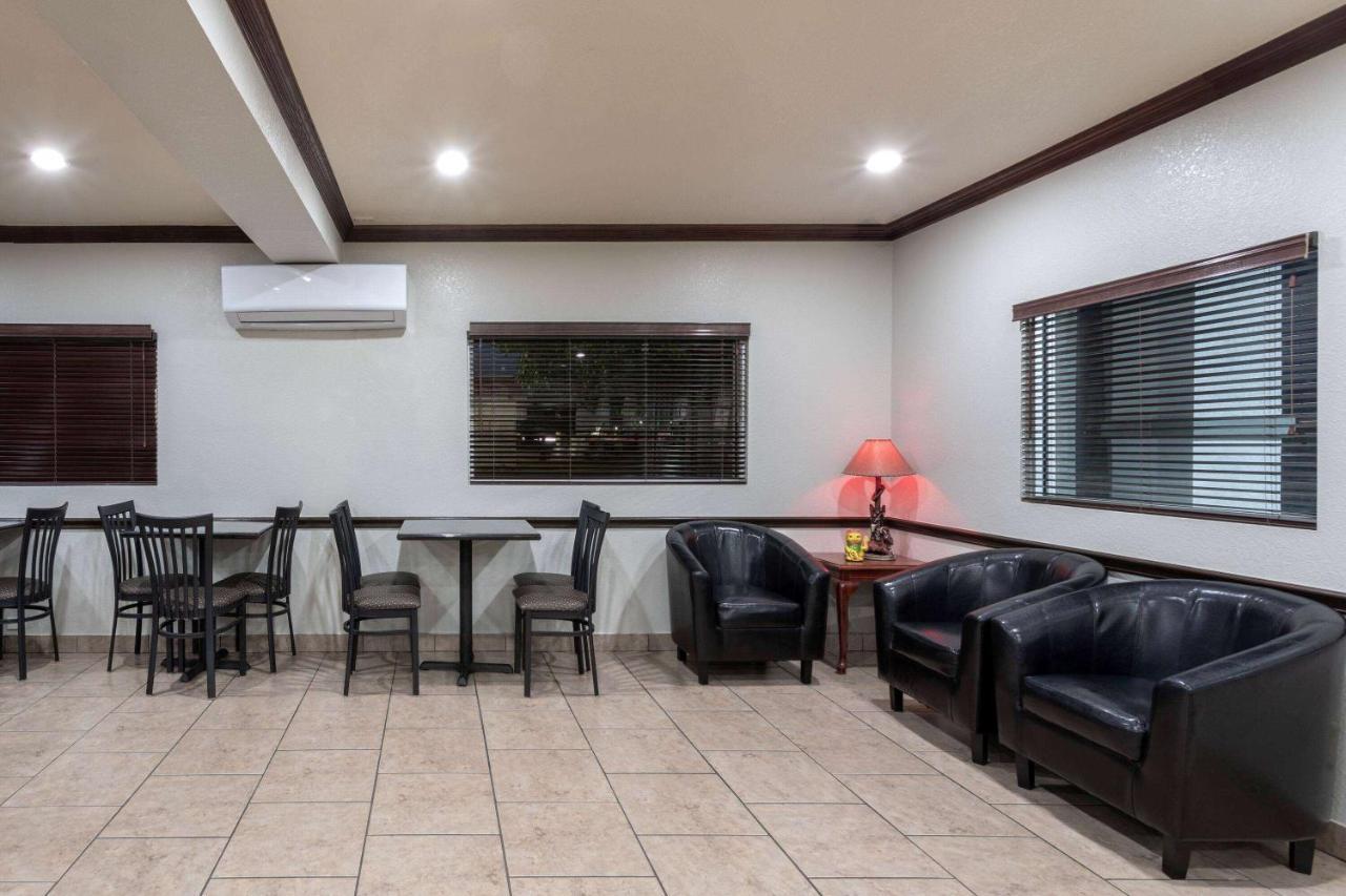 Hotel Super 8 By Wyndham Central Tx