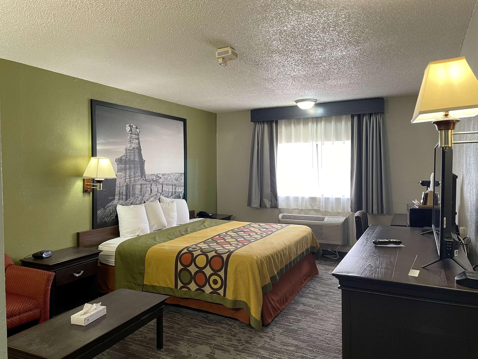 Super 8 By Wyndham Central Tx Hotel