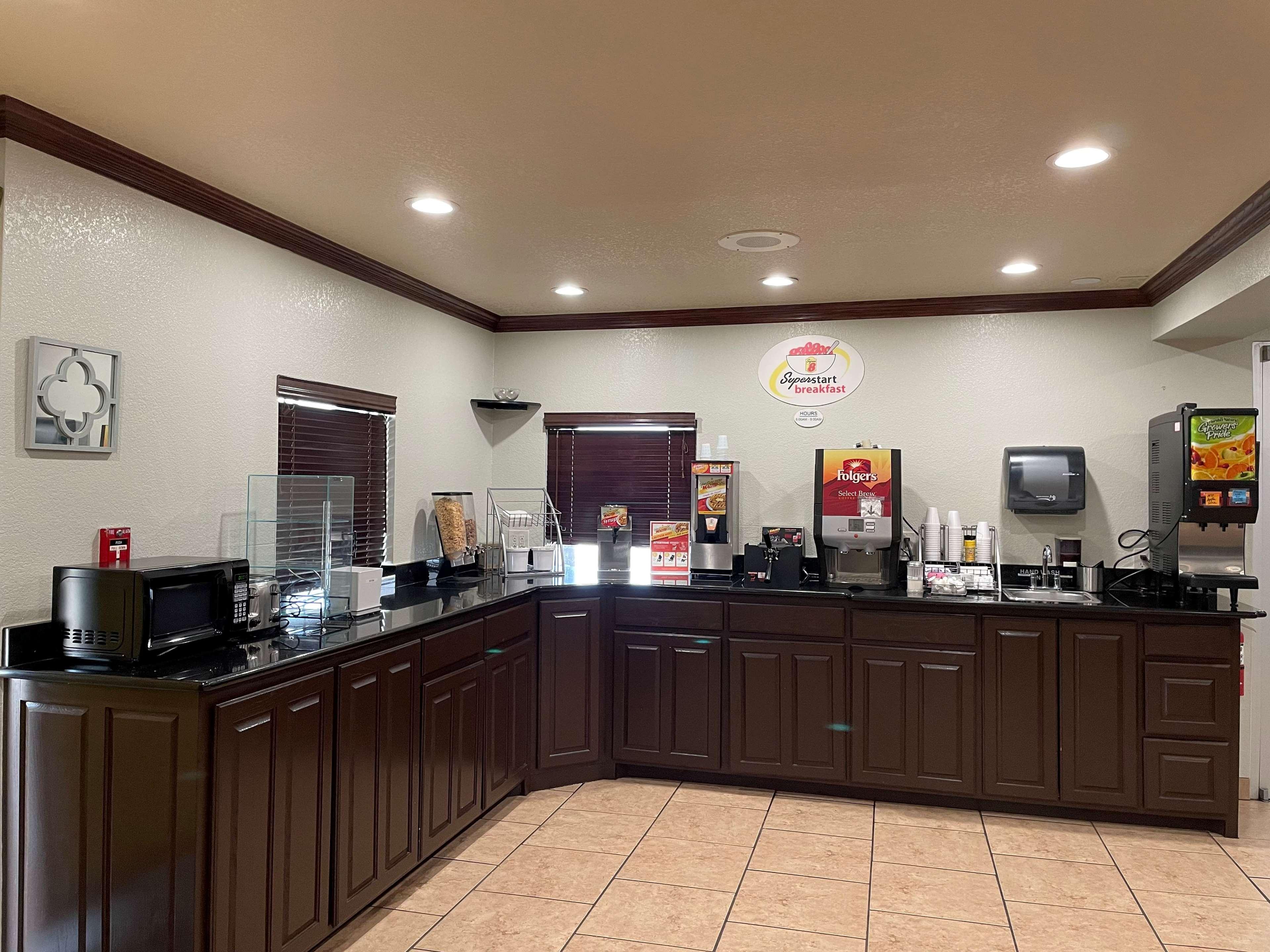 Super 8 By Wyndham Central Tx Amarillo